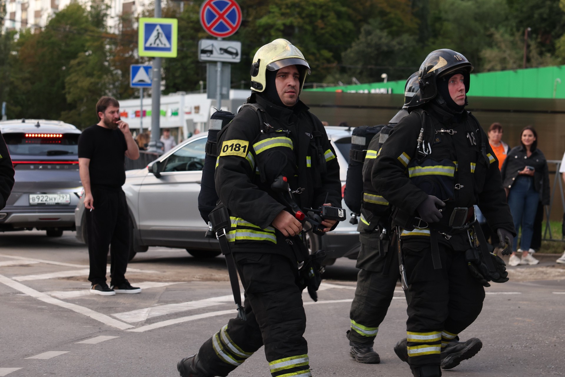 В Ростове загорелись офисное здание и склад