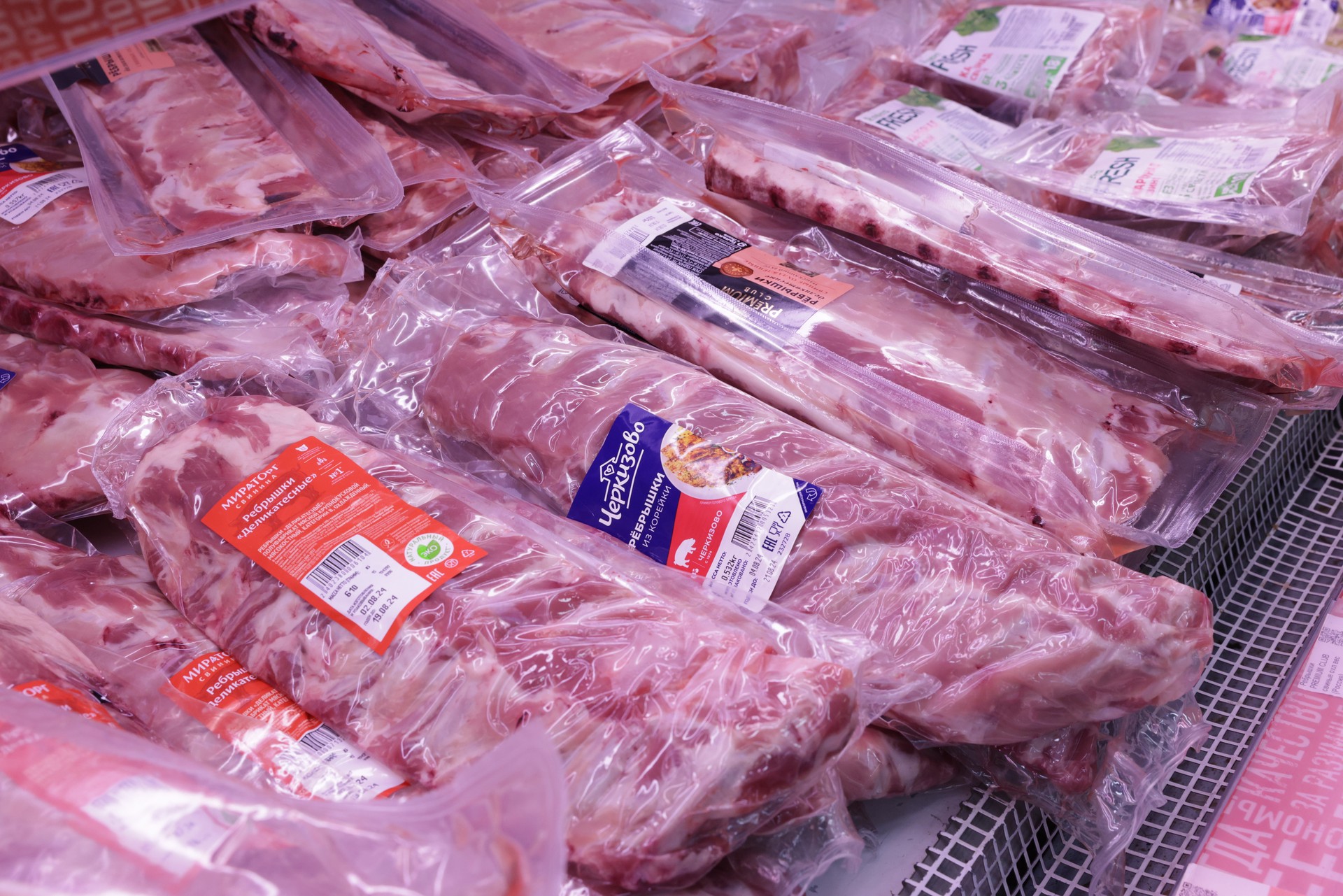 Сальмонеллу и листерии нашли в продуктах популярного мясного бренда 