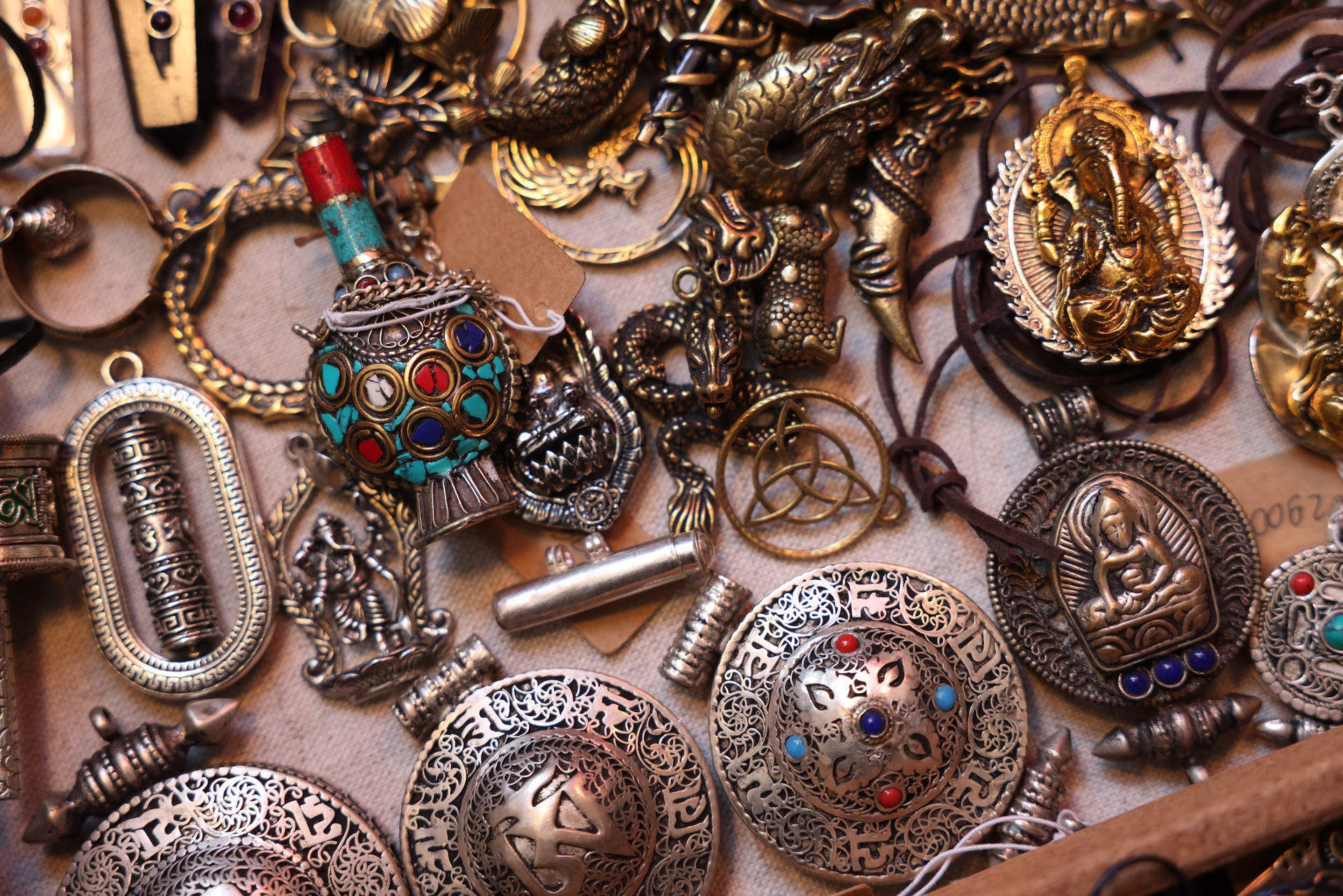 Эксперт по этикету Богачева назвала хламом сувенирные магниты для коллег