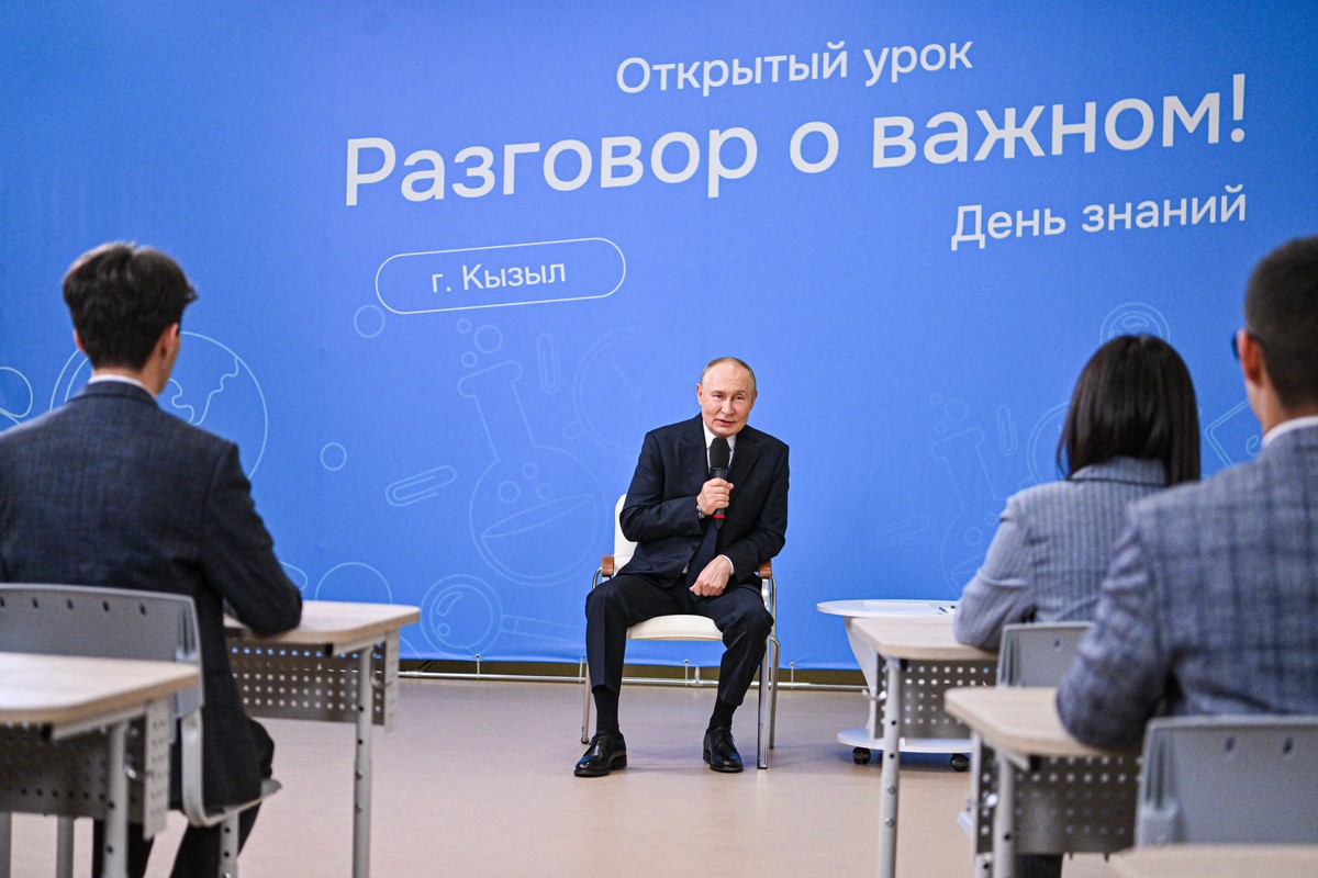 Владимир Путин посоветовал школьнику из Тувы копить на машину вместо мотоцикла