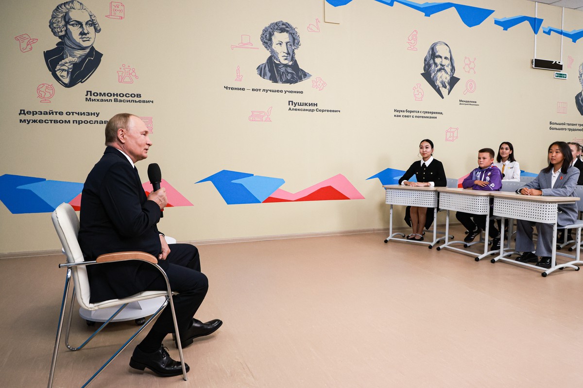 Путин рассказал, что мало спит из-за плохой организации рабочего дня