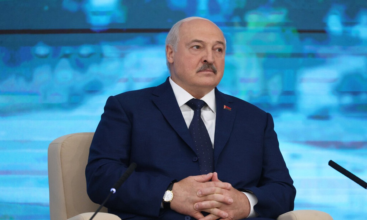 Лукашенко назвал Харрис героической женщиной и попросил её не плакать