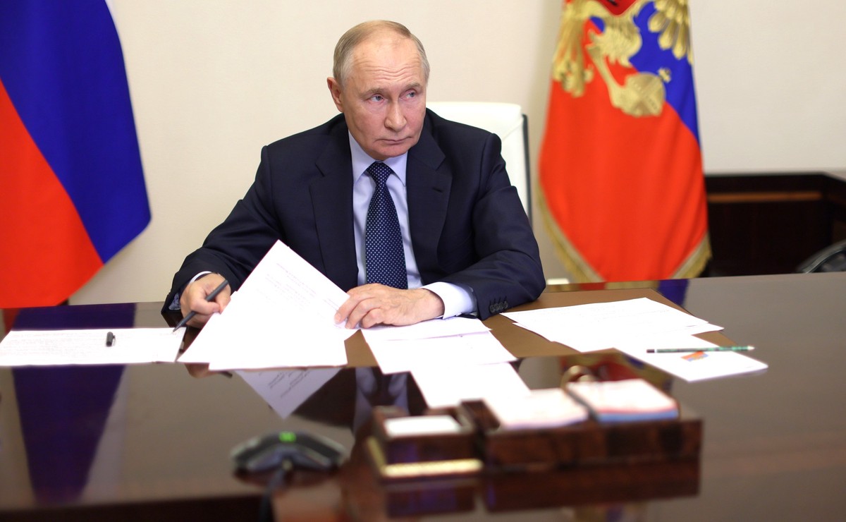 Путин дал главе Минобороны право регулировать допуск к гостайне