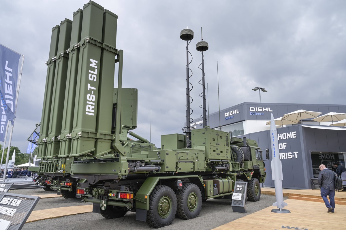 Германия намерена передать Украине шесть комплексов ЗРК IRIS-T SLM