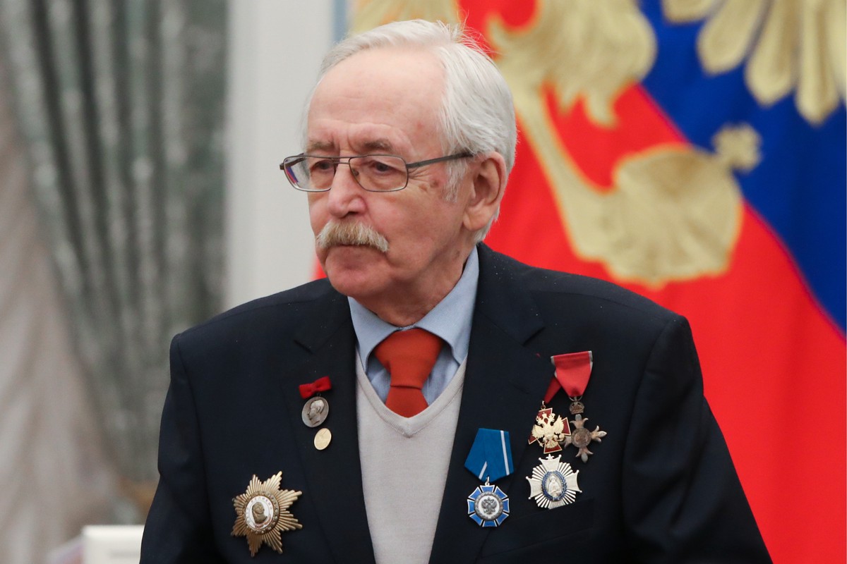 Госпитализирован 89-летний исполнитель роли Шерлока Холмса Василий Ливанов
