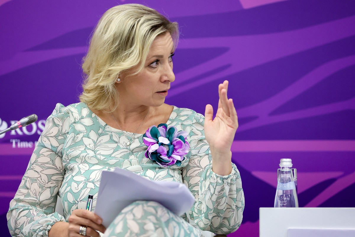 Захарова: Отставка главы МИД Украины – это «Кулеба с возу»