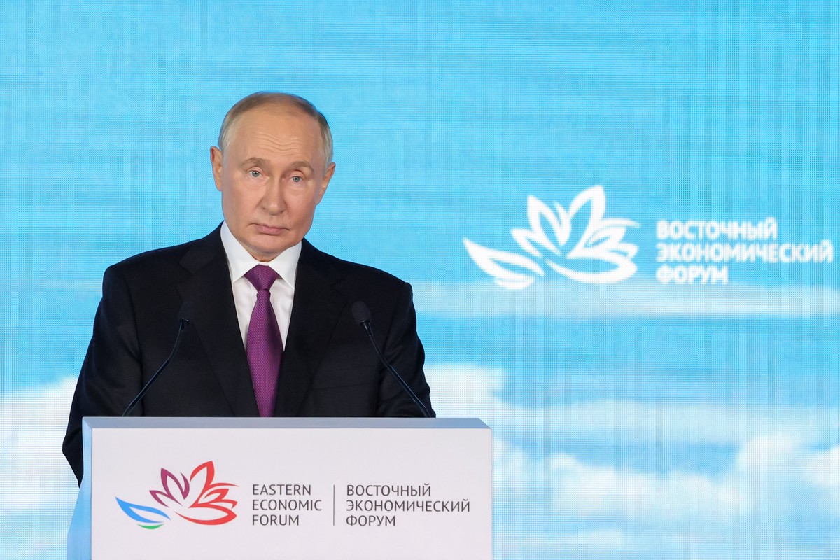 Офицер Дэвис: Путин поставил США в неловкое положение фразой про выборы 