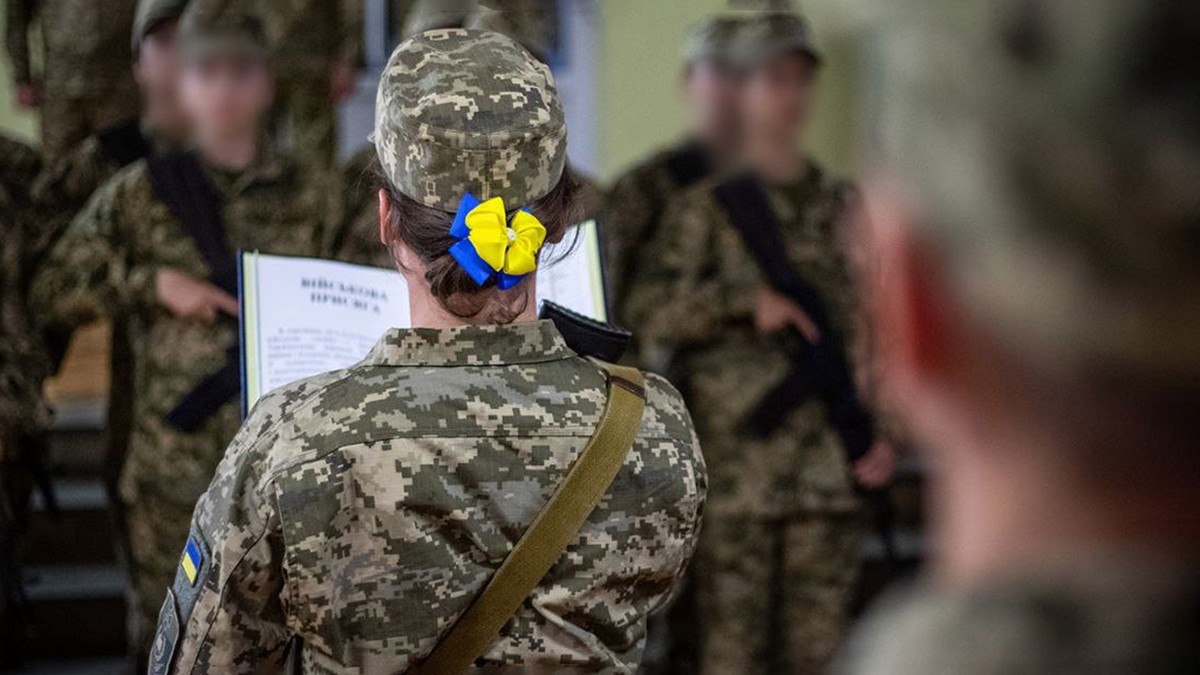 Генштаб ВСУ отчитался о первой девушке, подписавшей военный контракт «18 – 24»