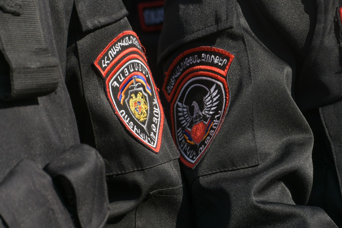 В Армении мужчина застрелил полицейского