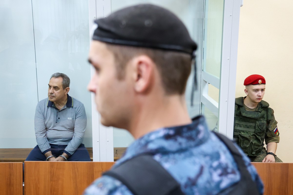 Защита замкомандующего ЛВО Муминджанова обжаловала его арест