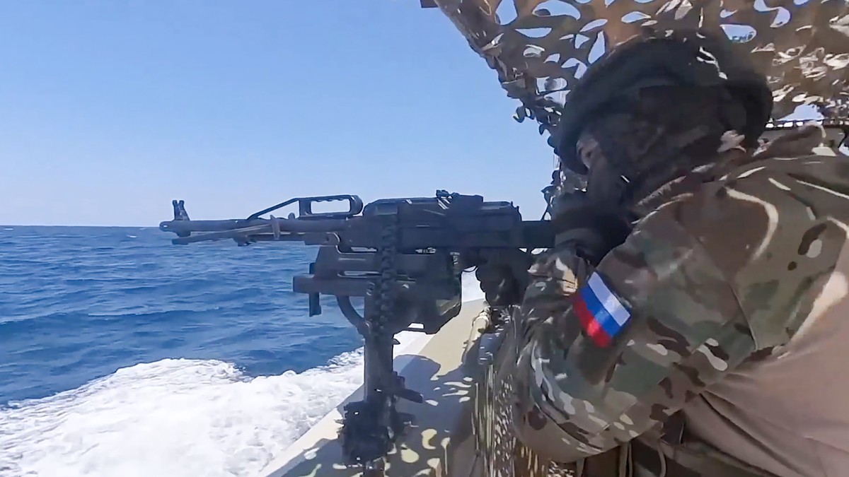 Российские военнослужащие сорвали захват буровой вышки ВМС Украины в Чёрном море