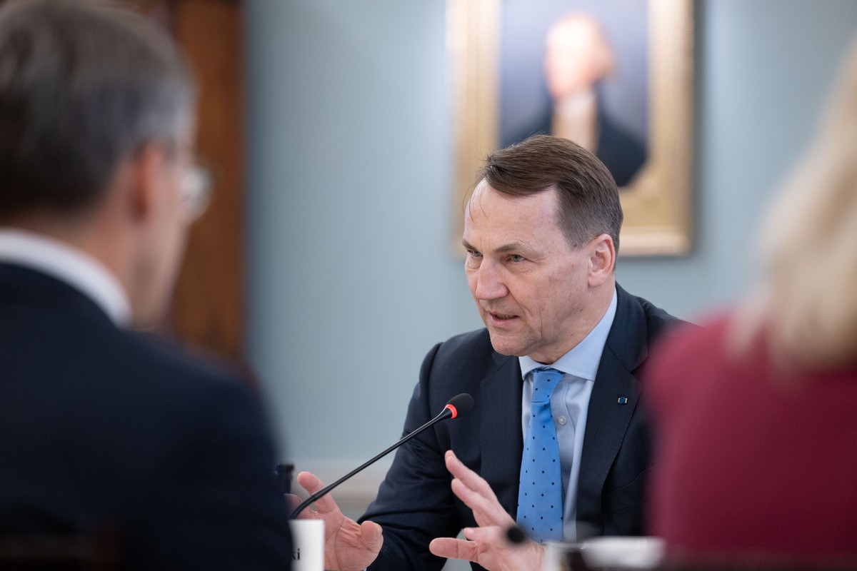 Сикорский признался, что Польша уже не хочет защищать Украину