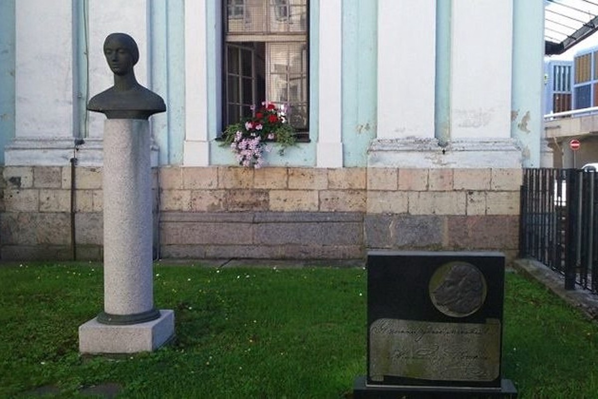 В Риге демонтируют памятную табличку Пушкину и бюст его музы Керн