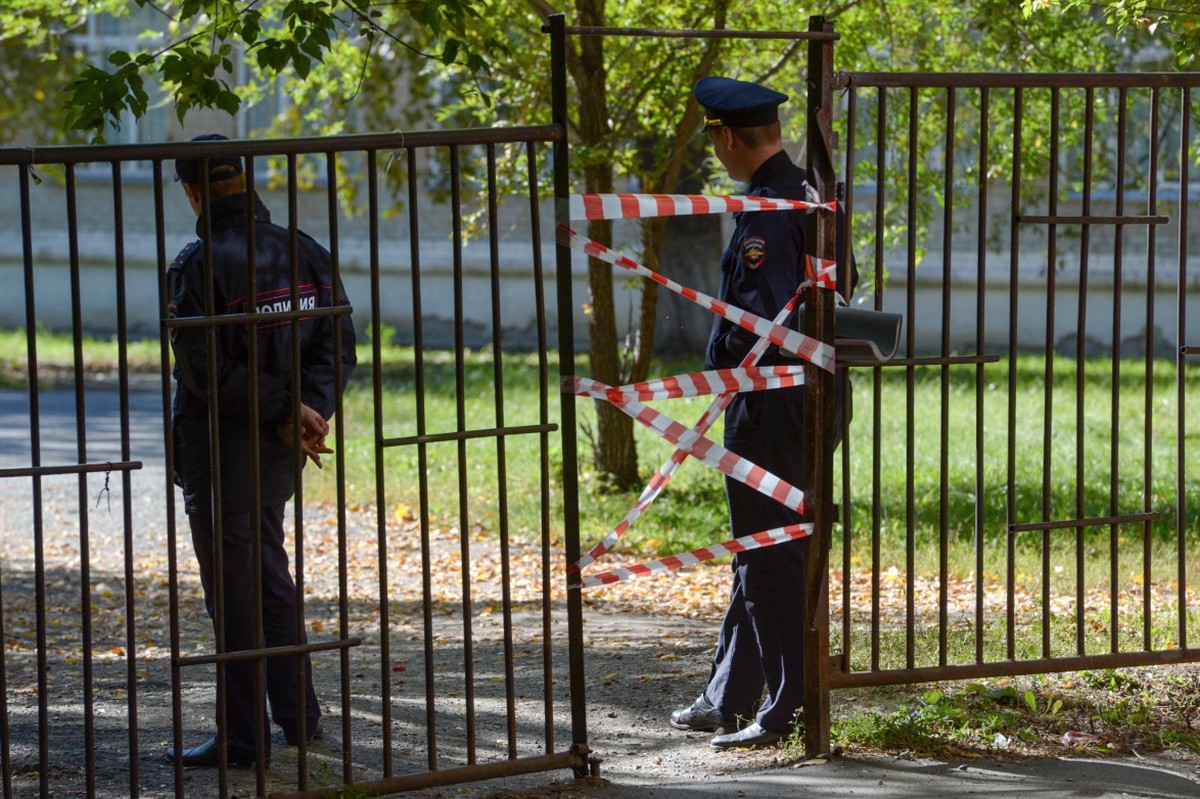 Охрана в челябинской школе, где подросток напал на учеников, была формальной