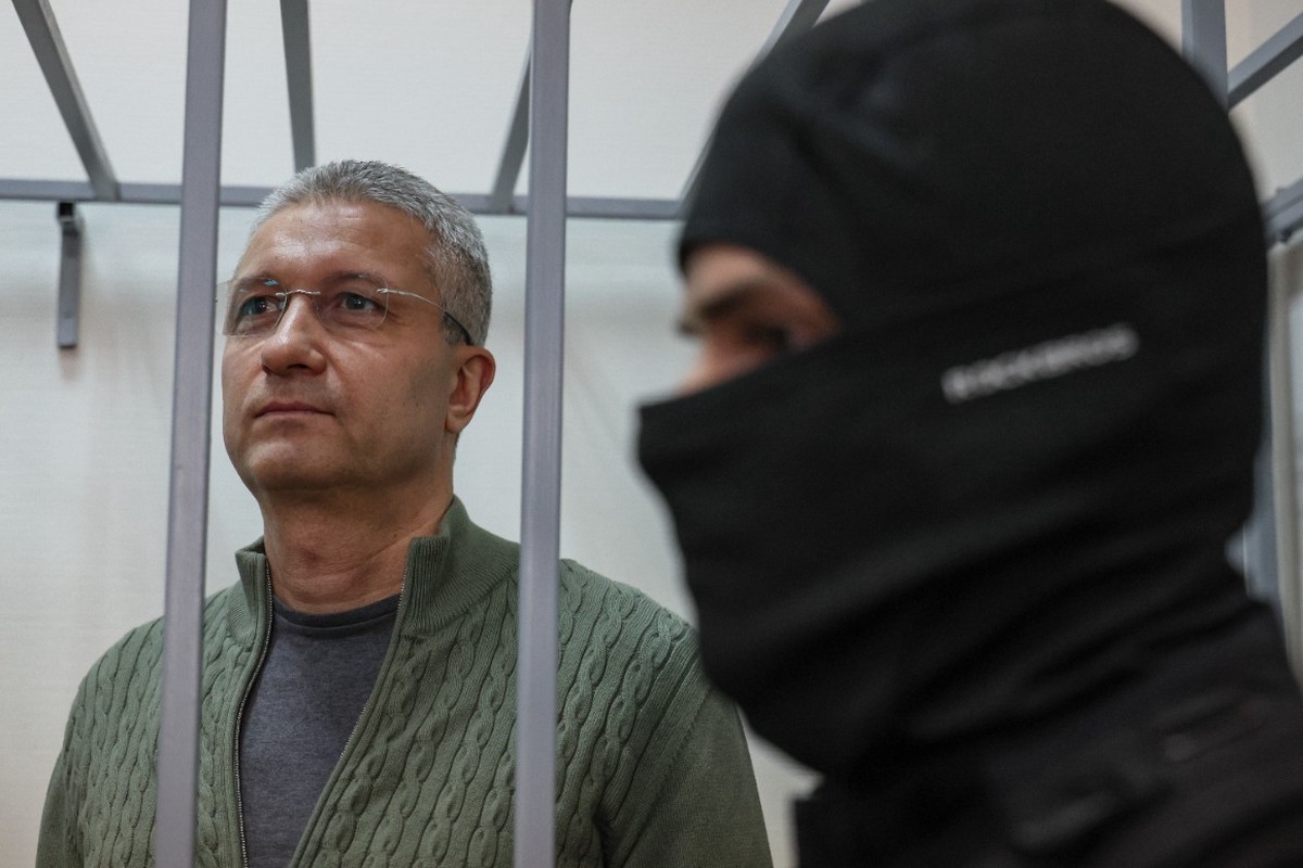 При обысках по делу Тимура Иванова найдены крупные суммы