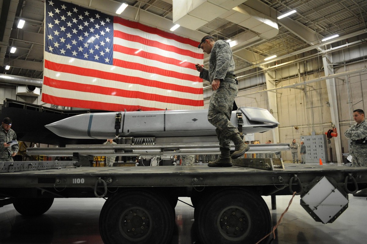 США отправят на Украину управляемые боеприпасы JSOW