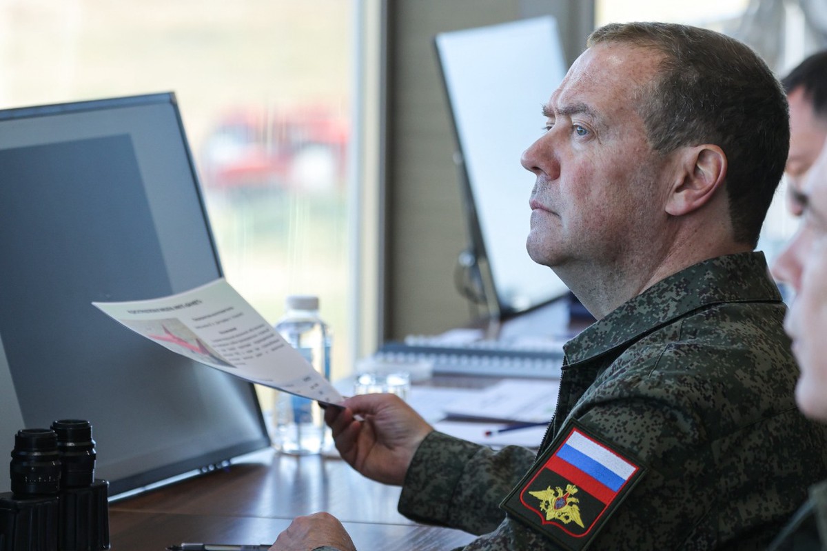 «Чем смешнее страна, тем выше её гонор»: Медведев прокомментировал реакцию Запада на ядерную доктрину