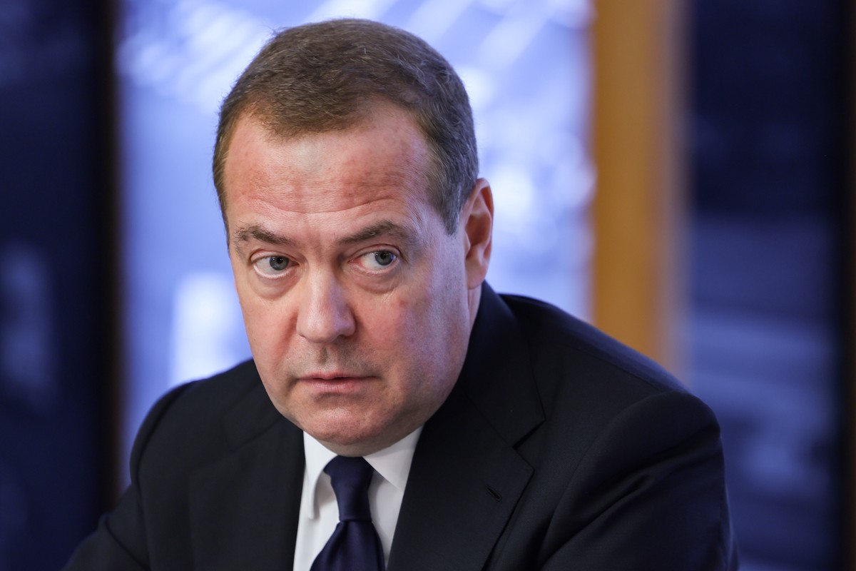 Медведев предупредил Эстонию, что от страны может остаться мокрое место