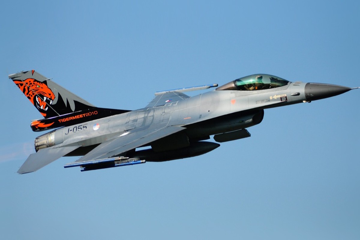 Нидерланды отправили Украине старые истребители F-16
