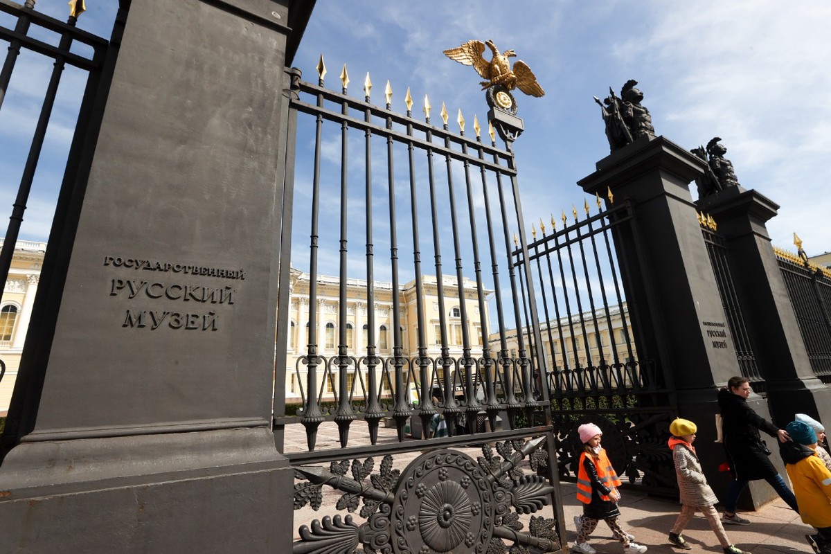 В Русском музее опровергли новость о создании комиссии по трезвости для сотрудников