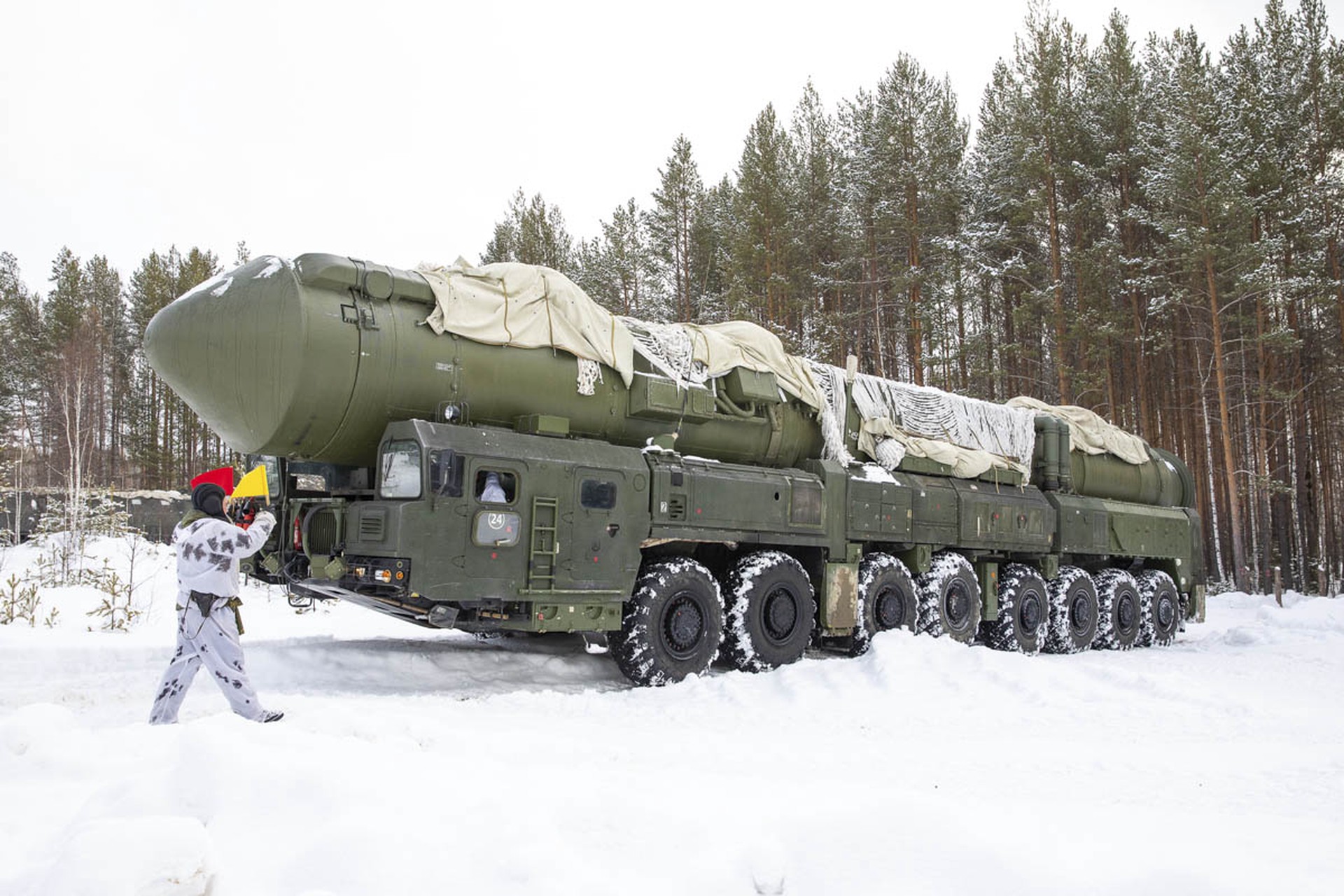 Мир на грани: Песков предупредил о рисках из-за ДСНВ