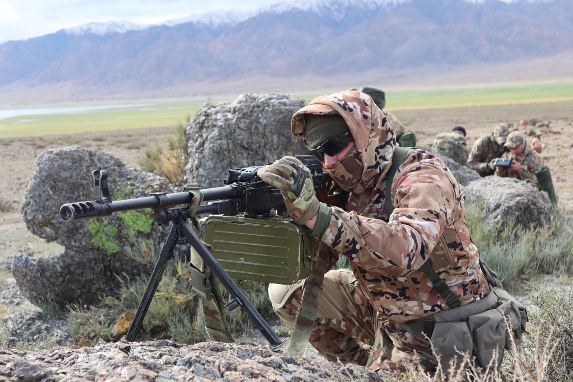 Россия не будет выдавать иностранцев-контрактников другим странам