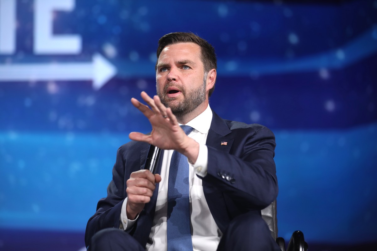 Вэнс: Россия и Украина представили свои предложения по мирному урегулированию
