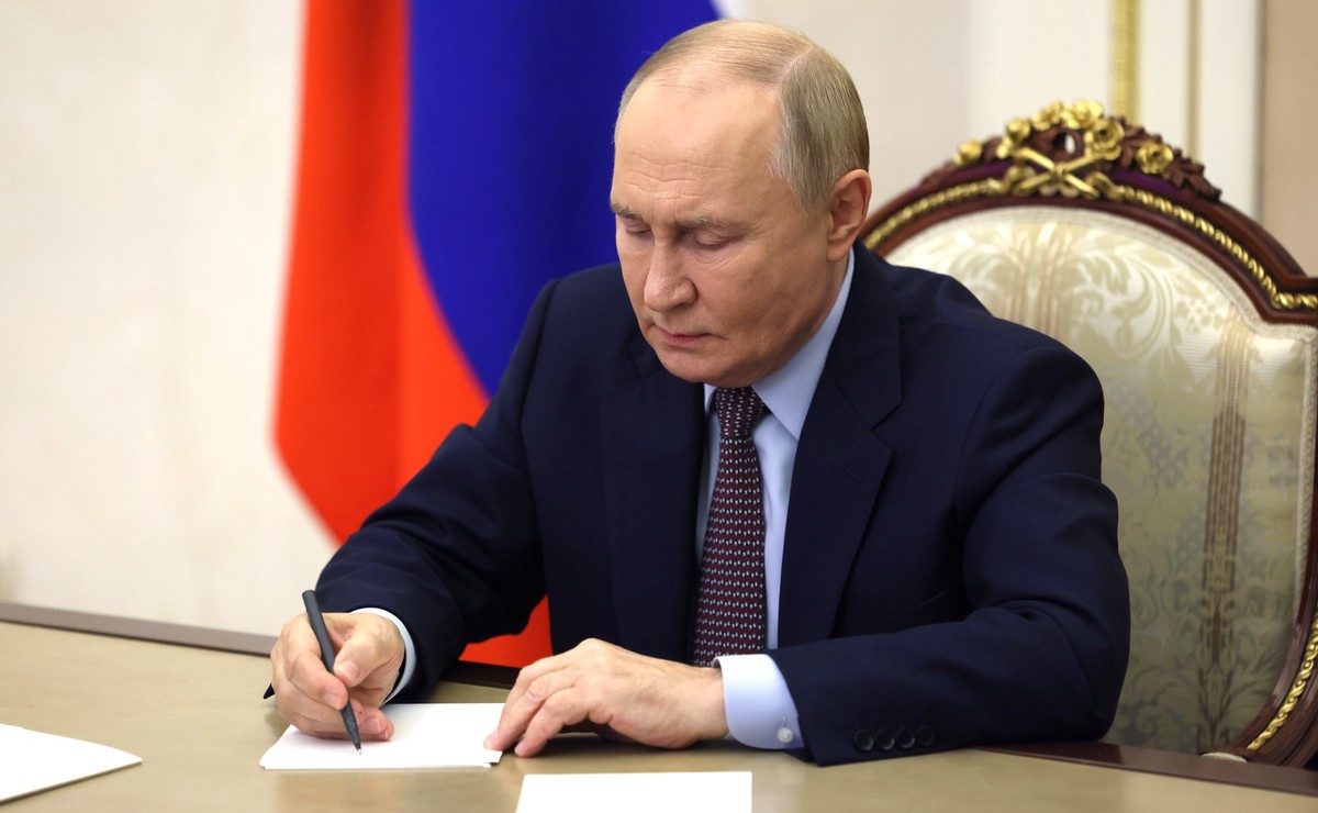 Путин дал гражданство первому политическому беженцу из США