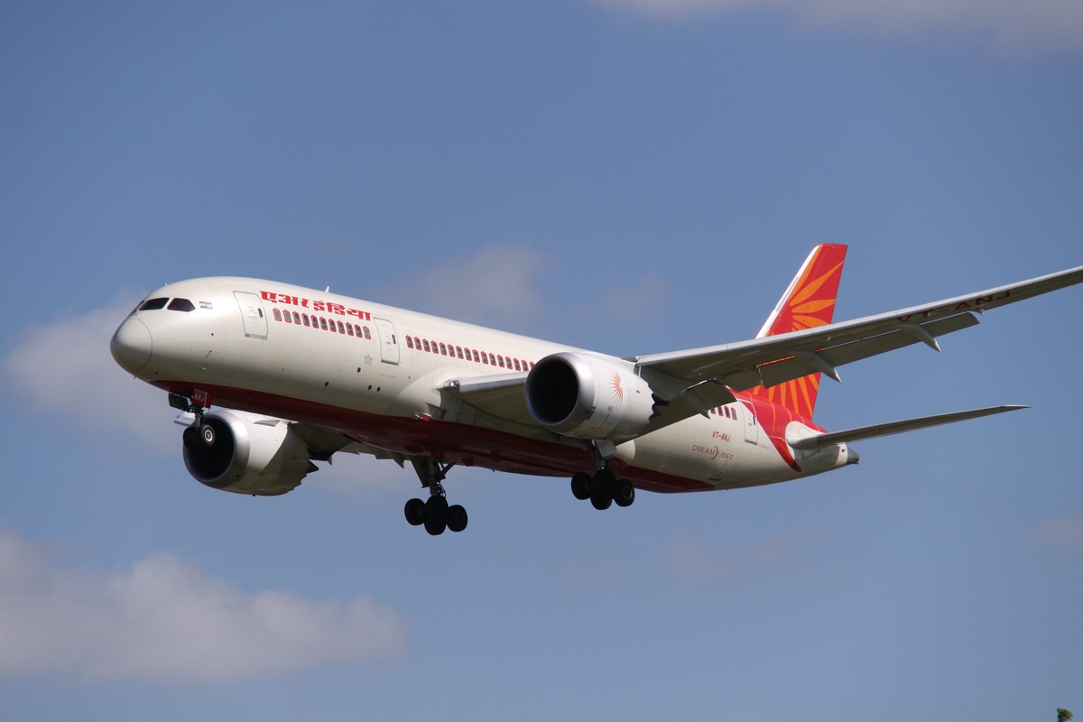 Летевший в США самолёт компании Air India посадили в Дели для поиска бомбы