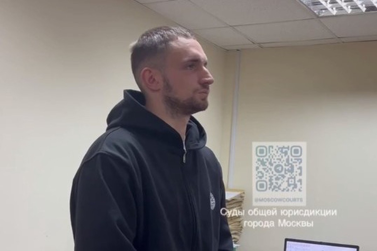 Блогера Литвина арестовали на 13 суток после драки во время футбольного матча