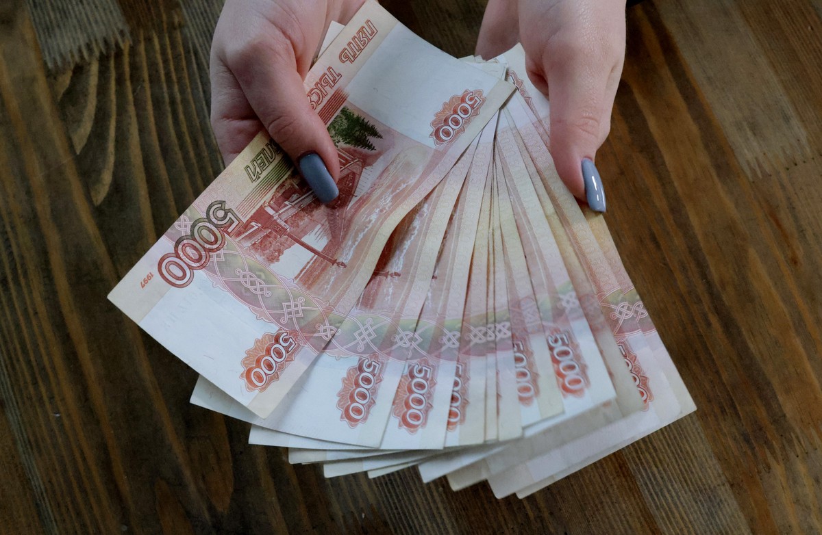 В Госдуме предложили обсудить норму о выплате 13-й зарплаты с работодателями