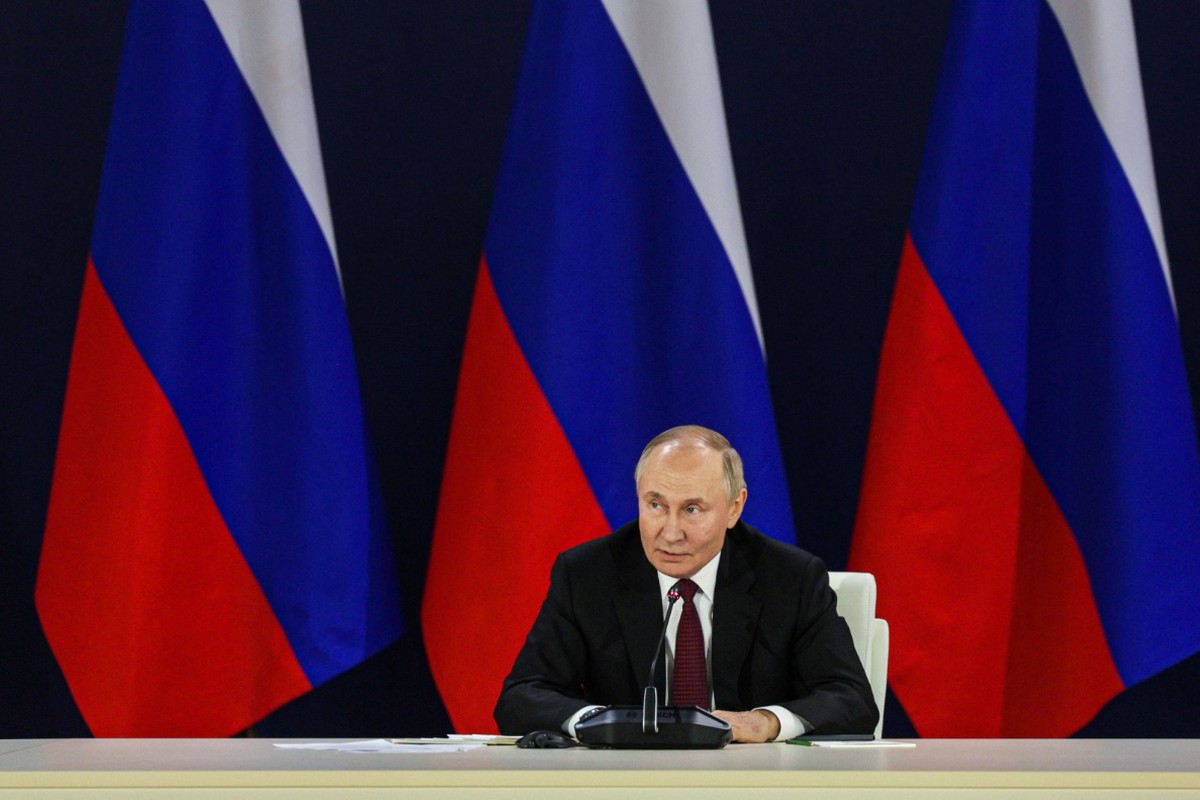 Путин поручил расширить полномочия Минспорта