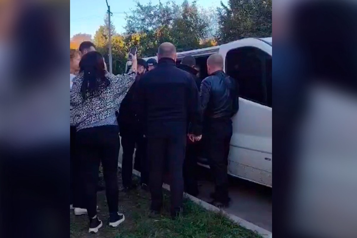 В Закарпатской области военкомы насильно поместили мужчину в микроавтобус