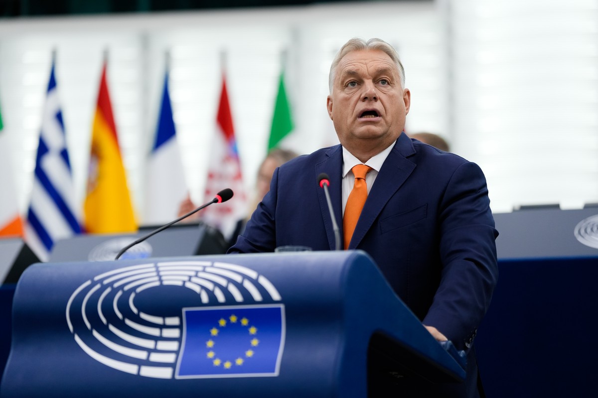Премьер Венгрии Орбан призвал ЕС пересмотреть санкции в отношении России