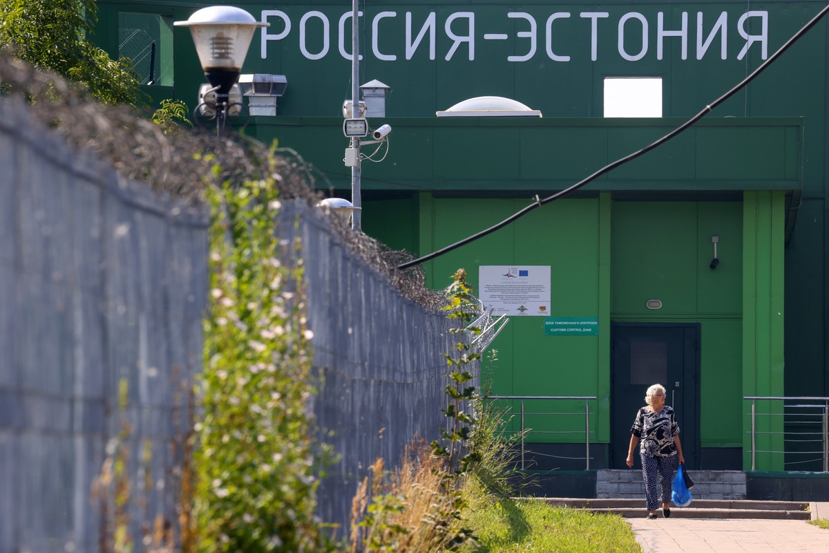 ERR: В Эстонии хотят установить буи с лезвиями на границе с Россией
