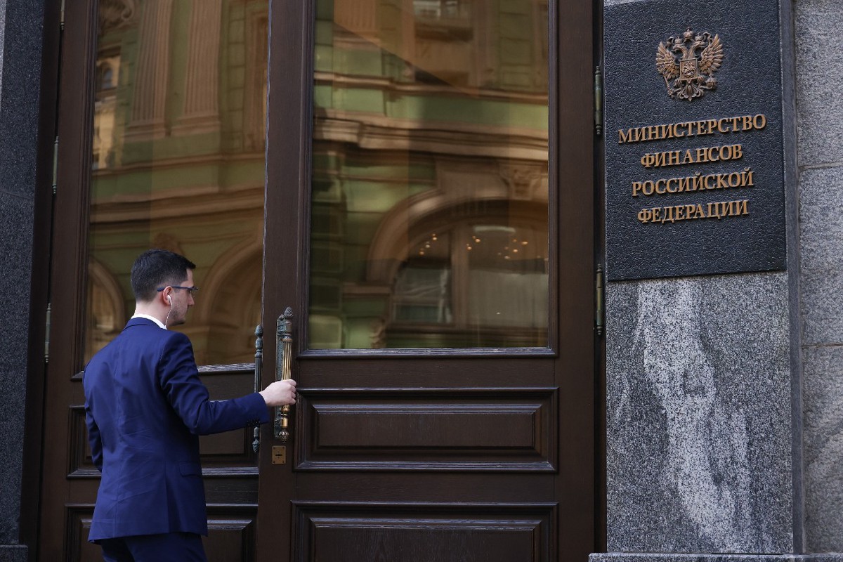 Иностранному бизнесу стало дорого уходить из России: как это повлияет на курс рубля
