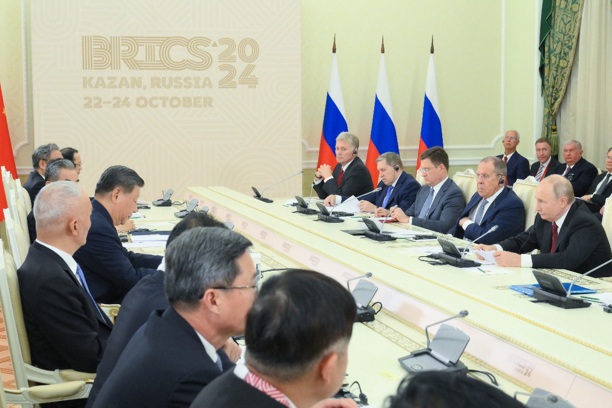 Путин проводит переговоры с Си Цзиньпином в Казани