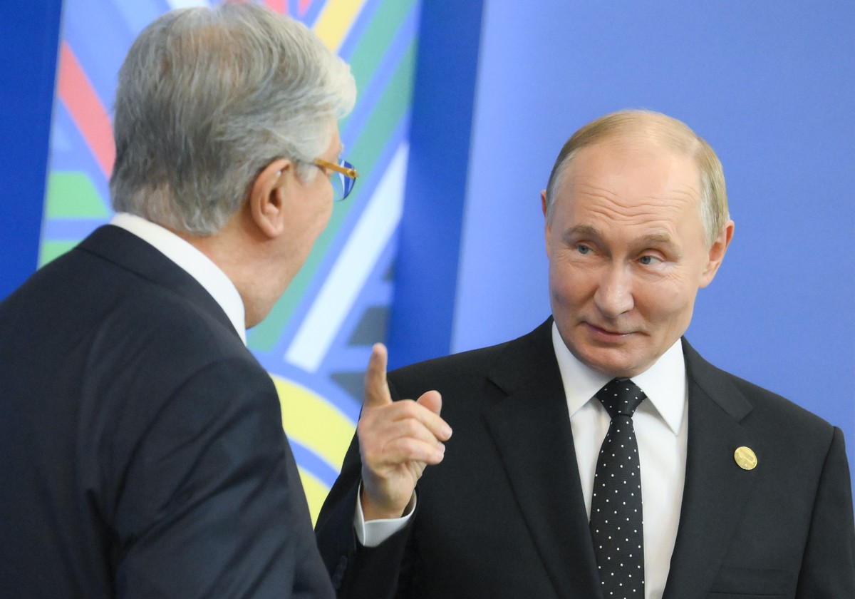 Мишустин передал Токаеву приветствие от Путина