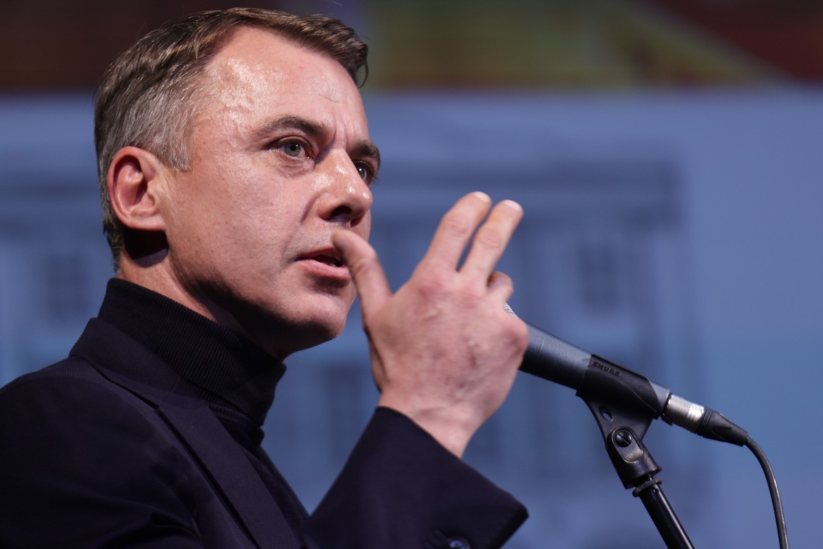 Стал известен размер долга Петренко по алиментам
