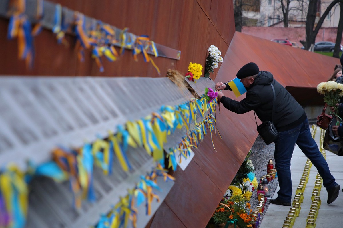 А теперь – Карпаты: зачем Украина ввела антифашистский праздник в 2009-м