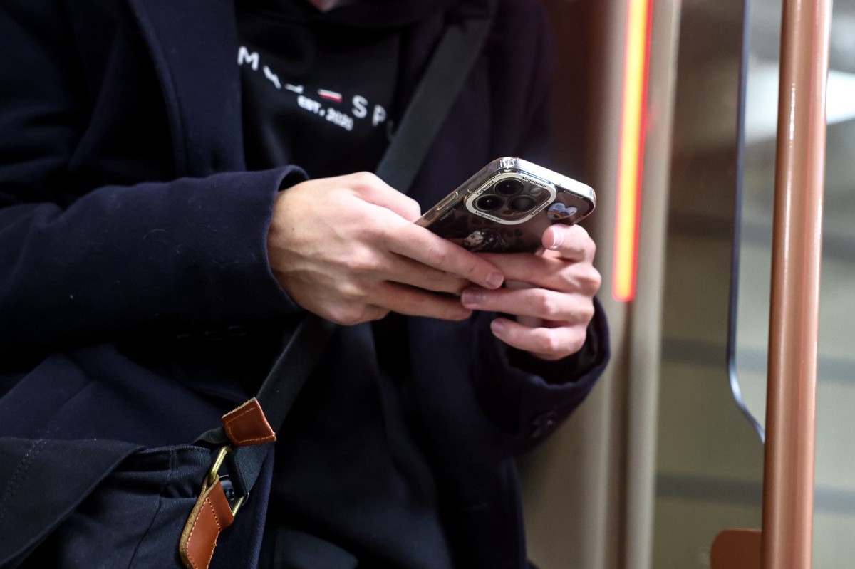 Отказ показать сотрудникам метро телефон оставит вас за турникетом 