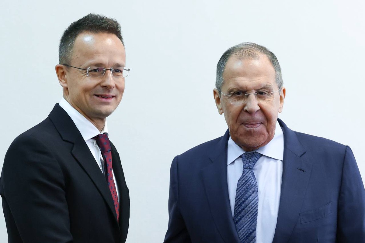 Лавров и Сийярто обсудили реализацию договорённостей Путина и Орбана
