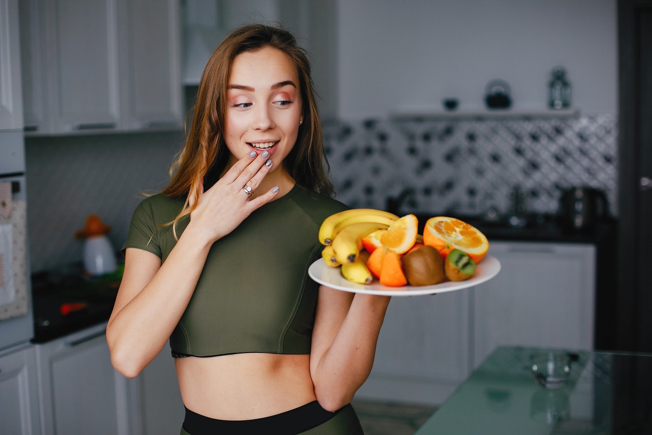 Праздники позади, а тяжесть осталась: как восстановиться после новогодних застолий 