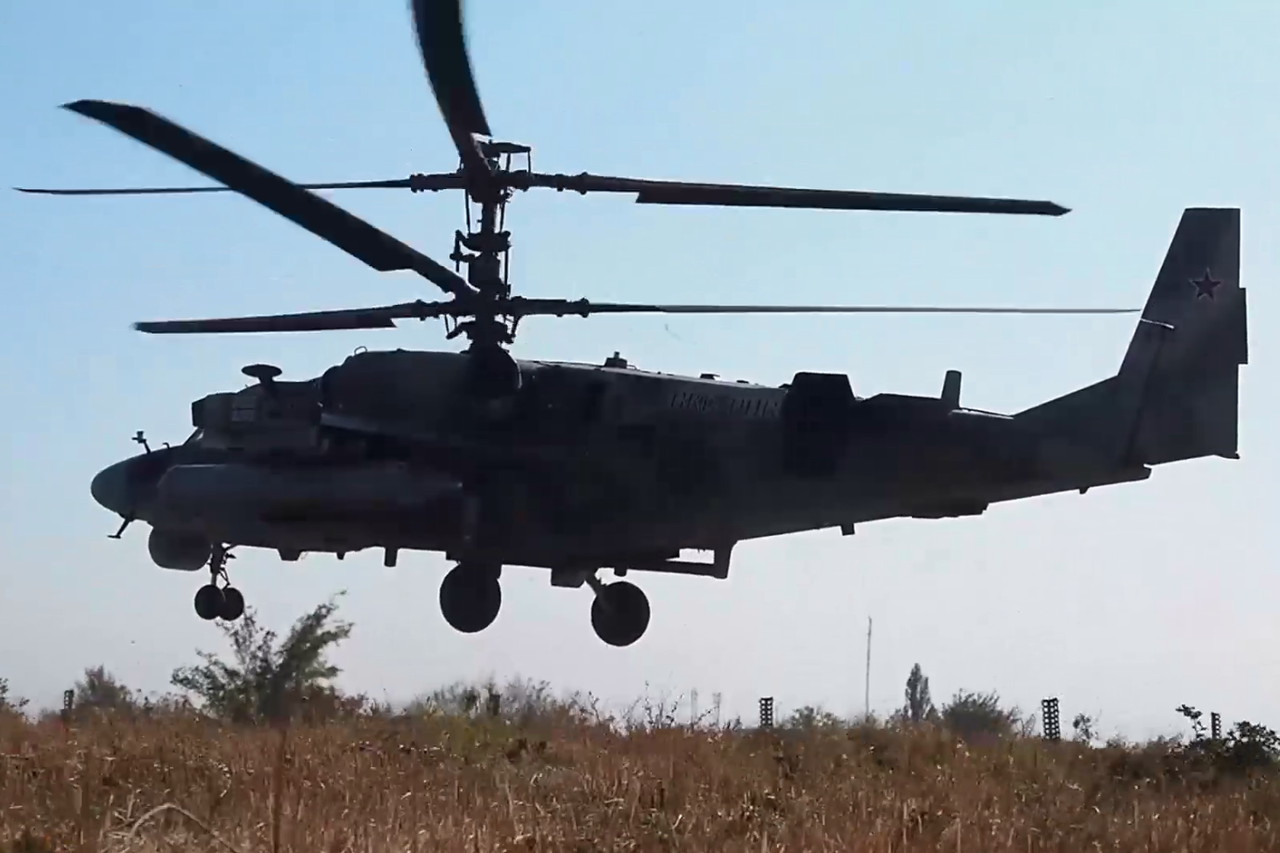 Вертолёты Ка-52М сорвали ротацию подразделений ВСУ в Курской области