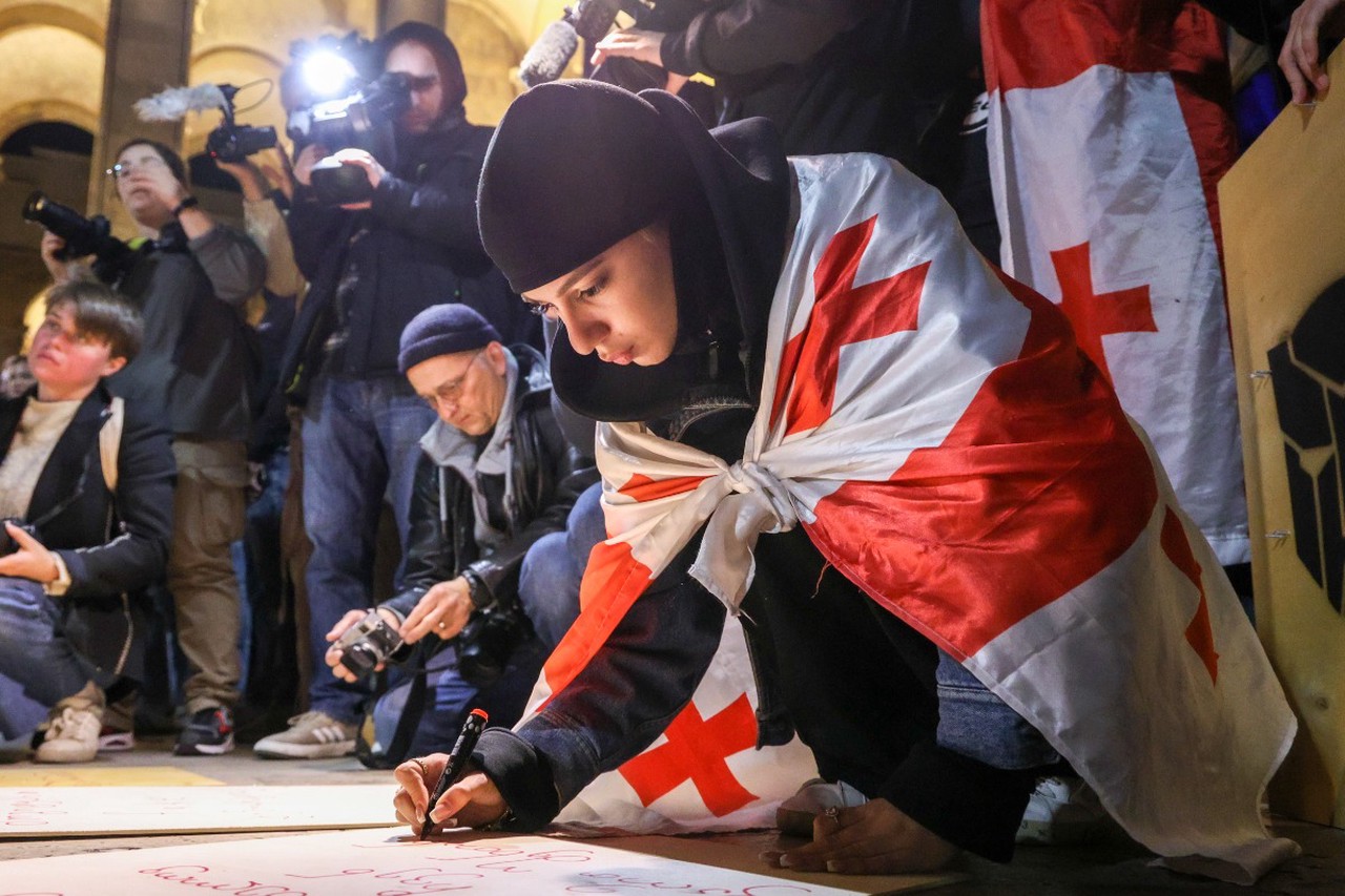 Тост сдали: почему протесты в Грузии стухли