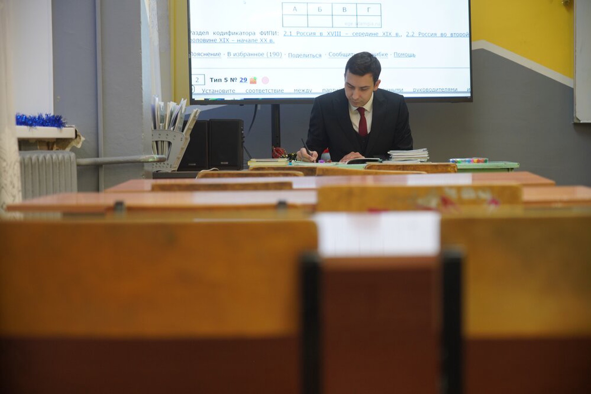 Платные подписки в дневниках стали навязывать российским школьникам