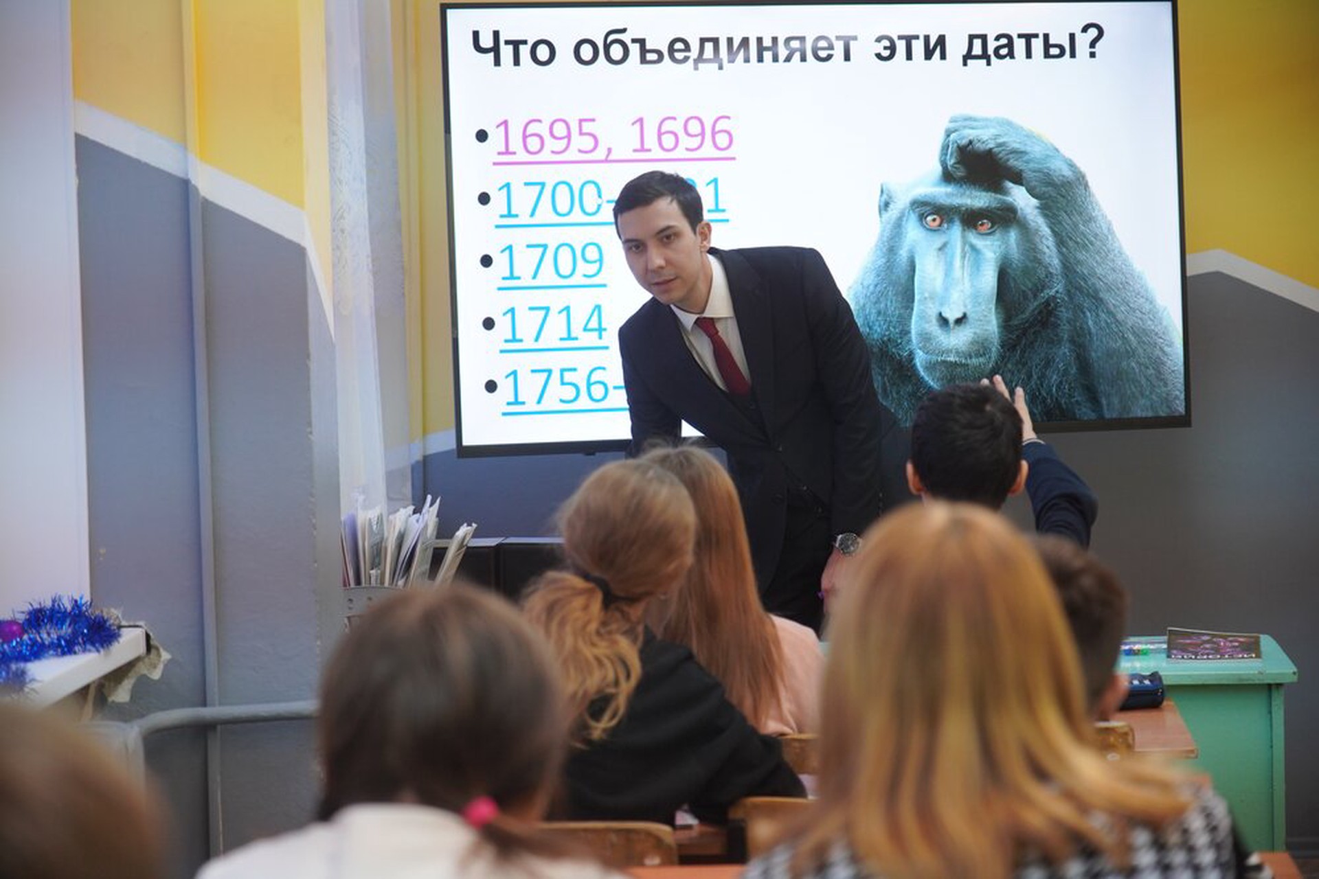 Российских школьников хотят обязать садить деревья и мыть классы 