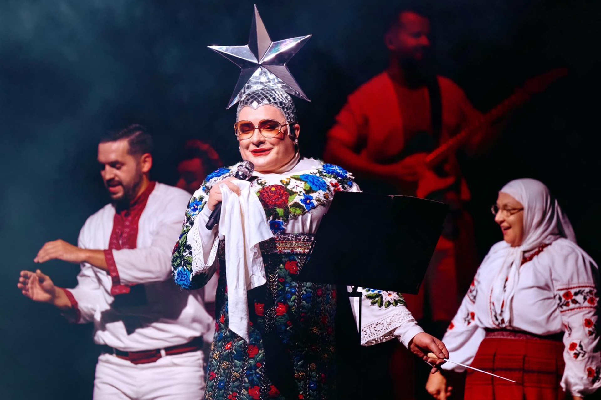 Уехавшая на гастроли Сердючка заработала для Зеленского 700 млн рублей