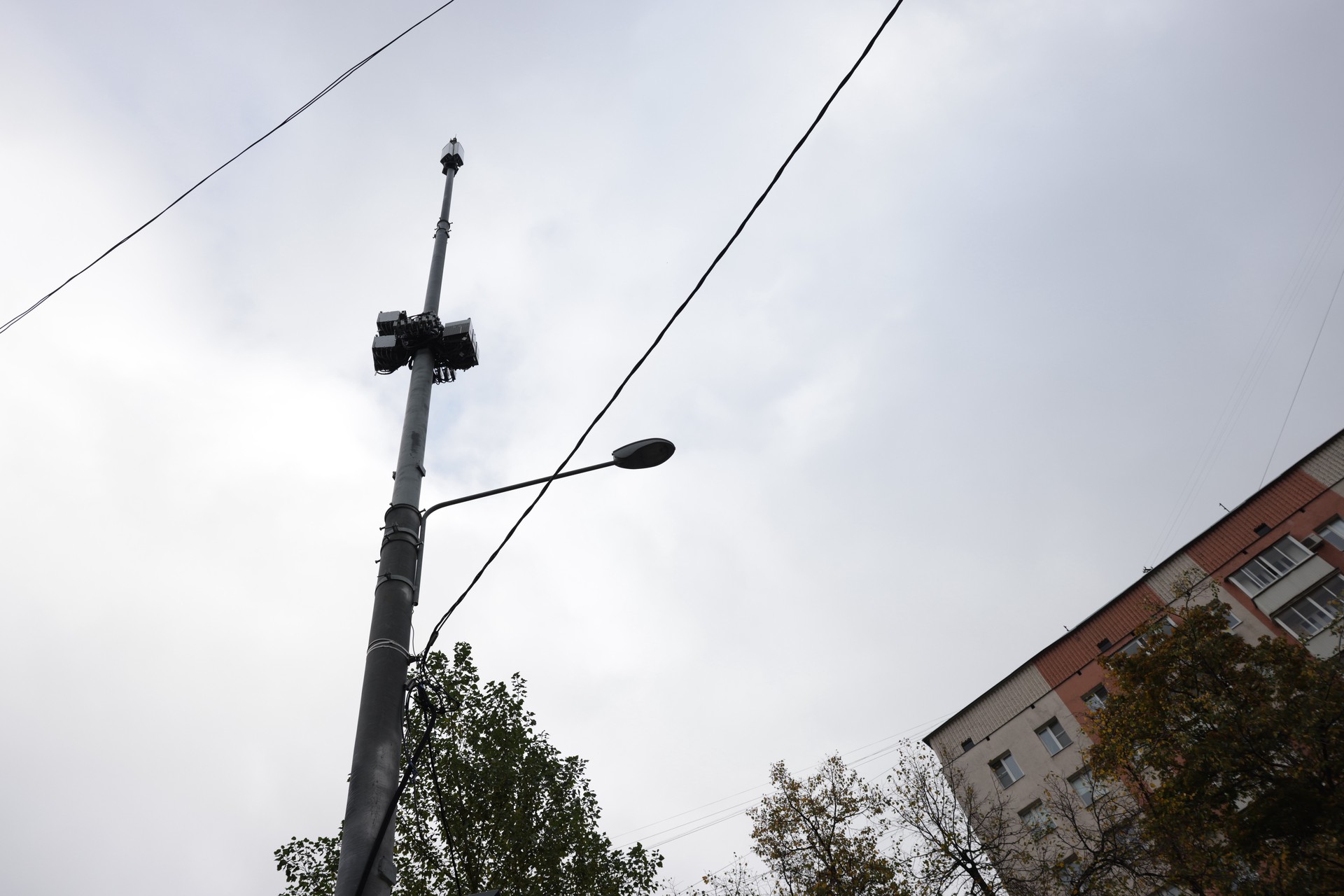 Юристы раскрыли тонкости получения выплат за соседство с сотовой вышкой