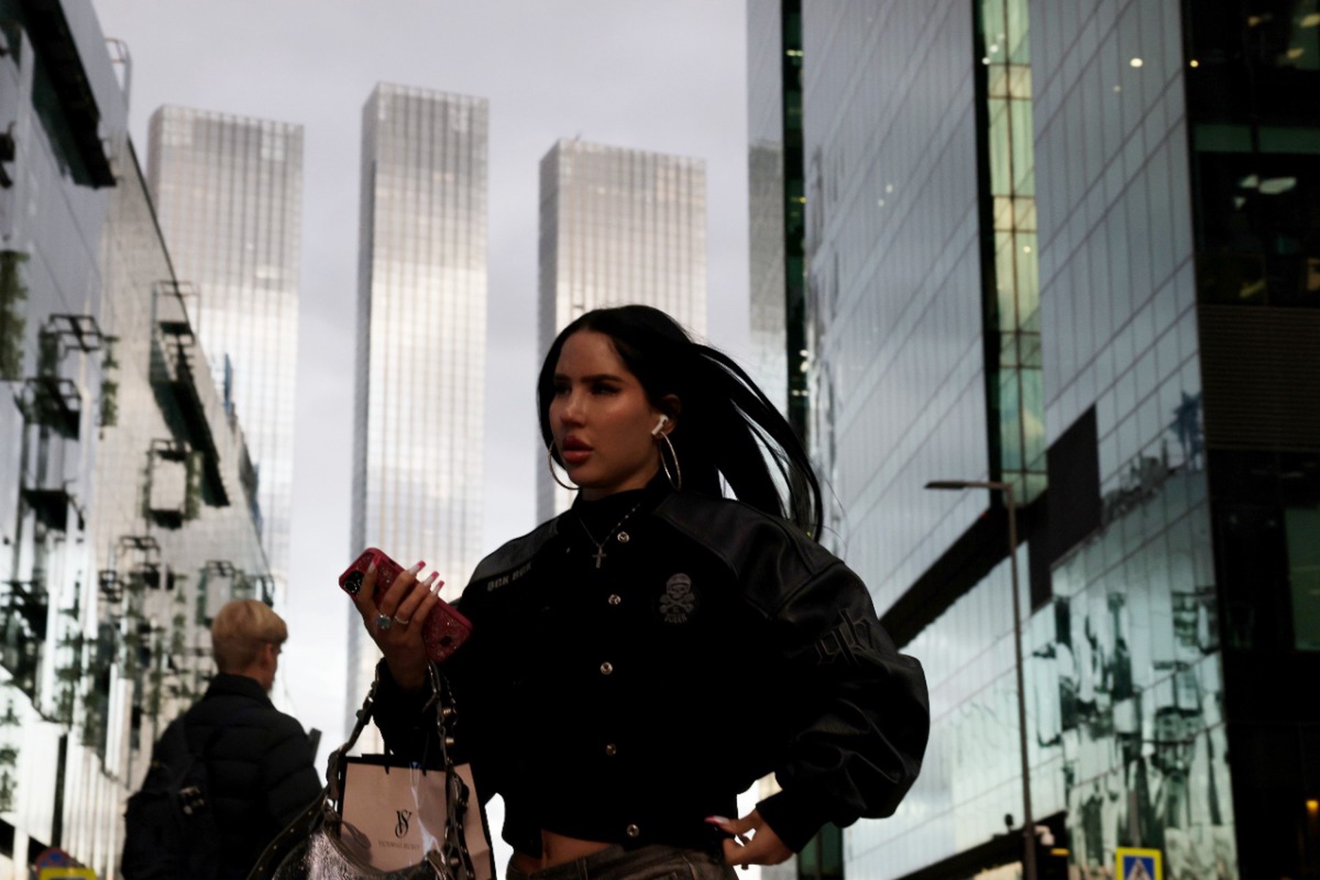 Передел мечтаний: о чем говорит отток рабочей молодежи из столиц в регионы